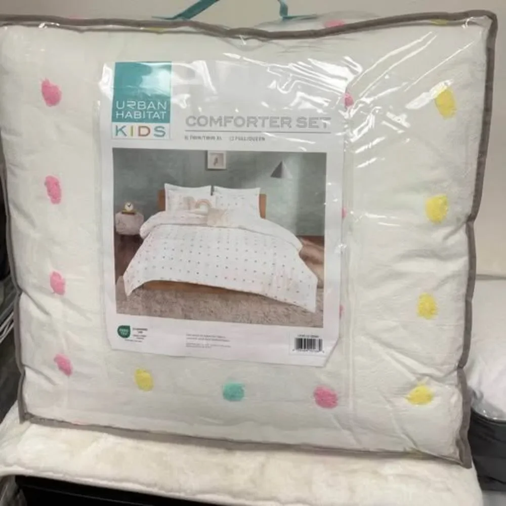 4 Piece Twin/Twin XL Comforter Set Urban Habitat Pom Pom Design NEW